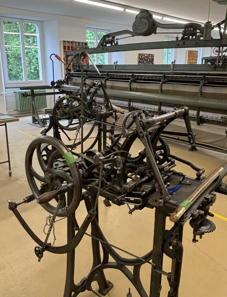 needle threading machine textile museum