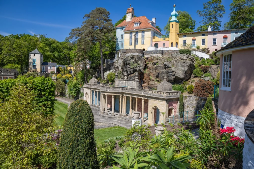 Portmeirion courtyard garden